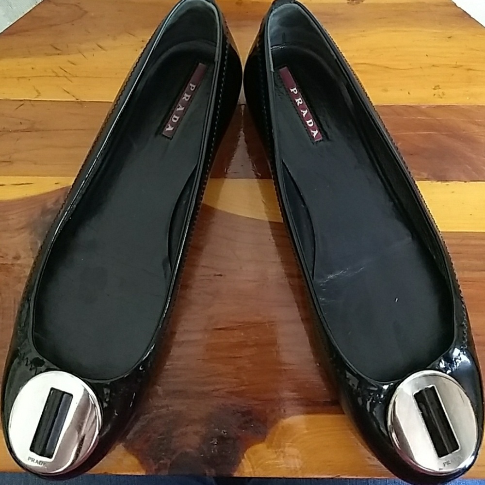 Prada patent leather black ballerina shoes